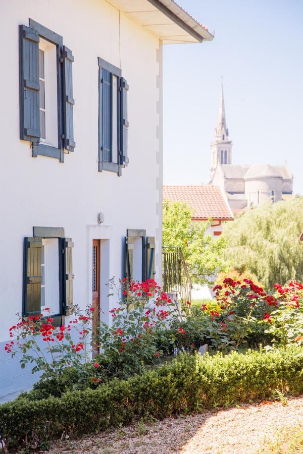Maison Gamboia, Chambres D'Hotes Au Calme Avec Jardin Hasparren Bagian luar foto
