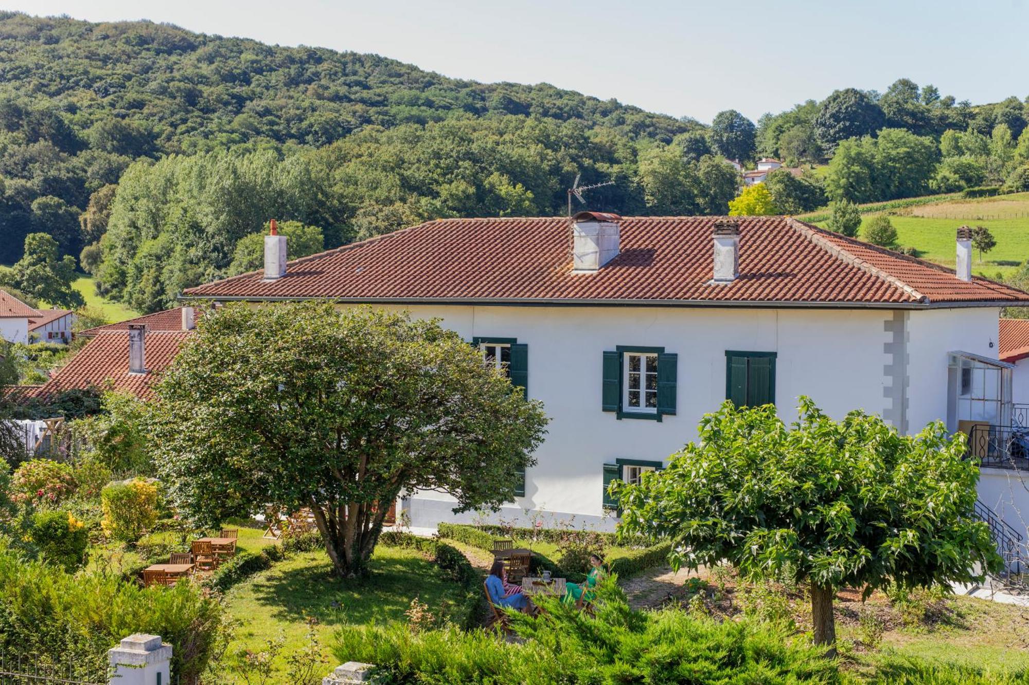 Maison Gamboia, Chambres D'Hotes Au Calme Avec Jardin Hasparren Bagian luar foto