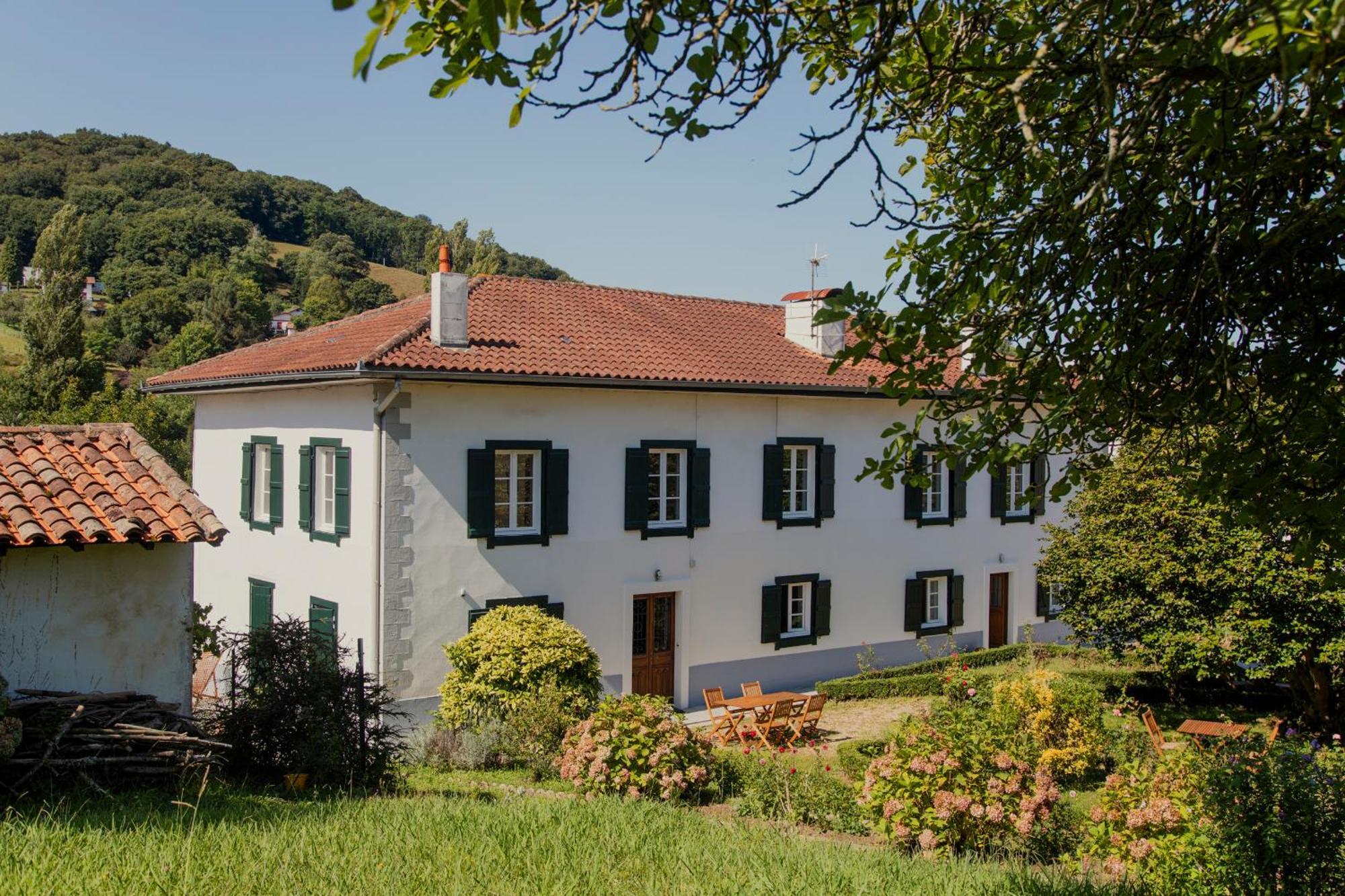 Maison Gamboia, Chambres D'Hotes Au Calme Avec Jardin Hasparren Bagian luar foto